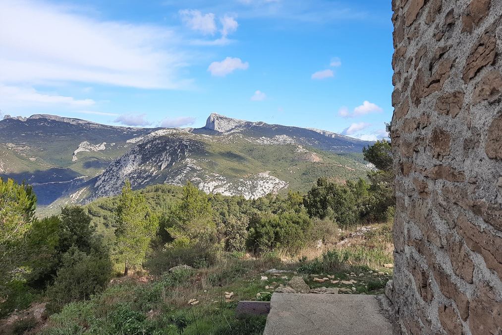 Cuges les Pins, le mont Cruvelier