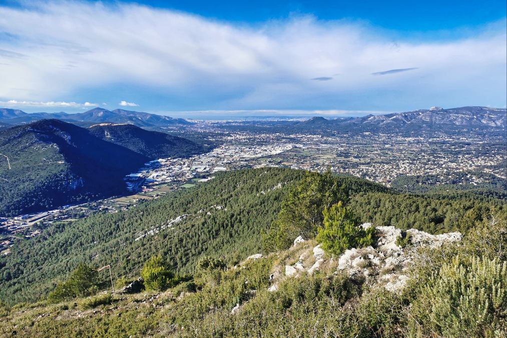 Cuges les Pins, le mont Cruvelier