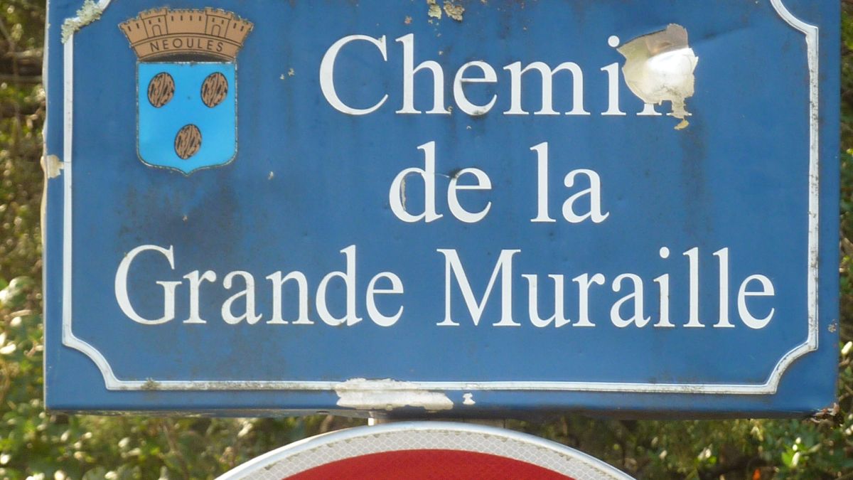 Néoules, la grande Muraille