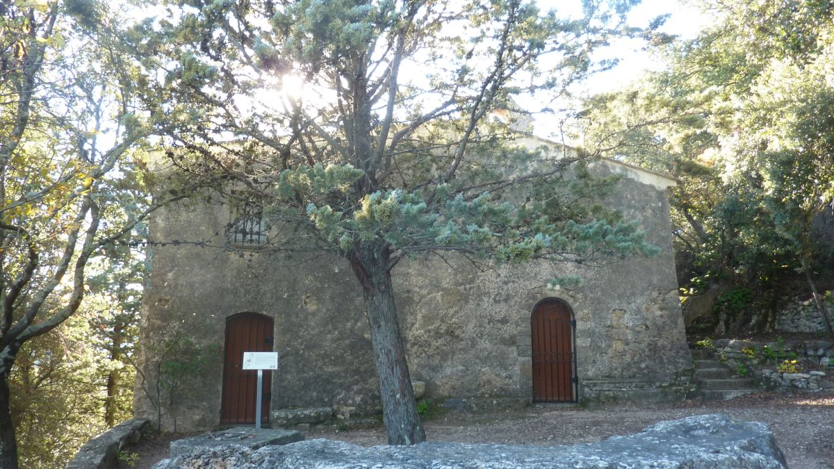 Le Val, les 3 chapelles