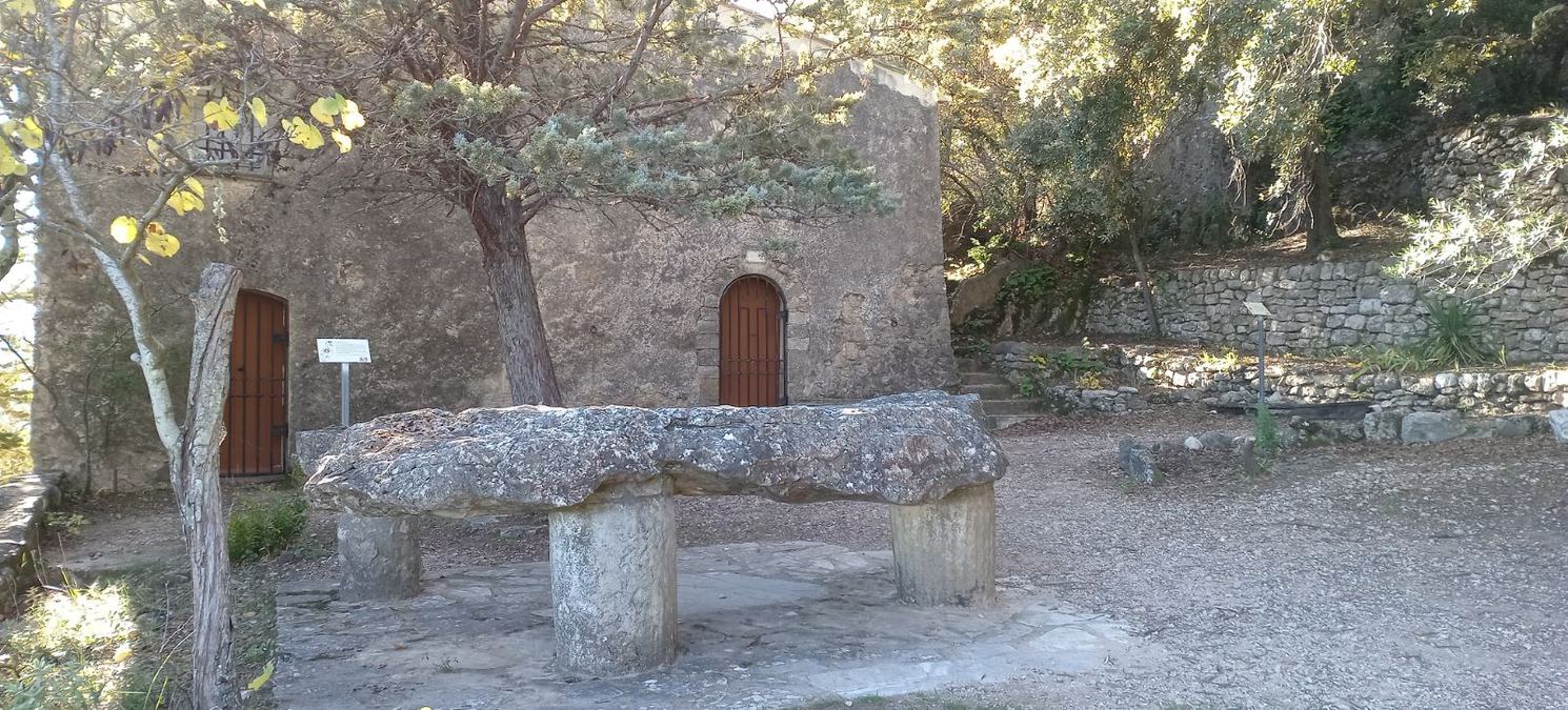 Le Val, les 3 chapelles