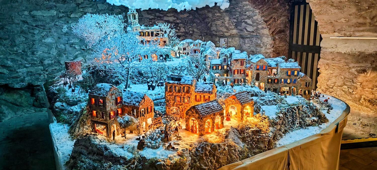 La Garde-Freinet, crèche et Grimaud