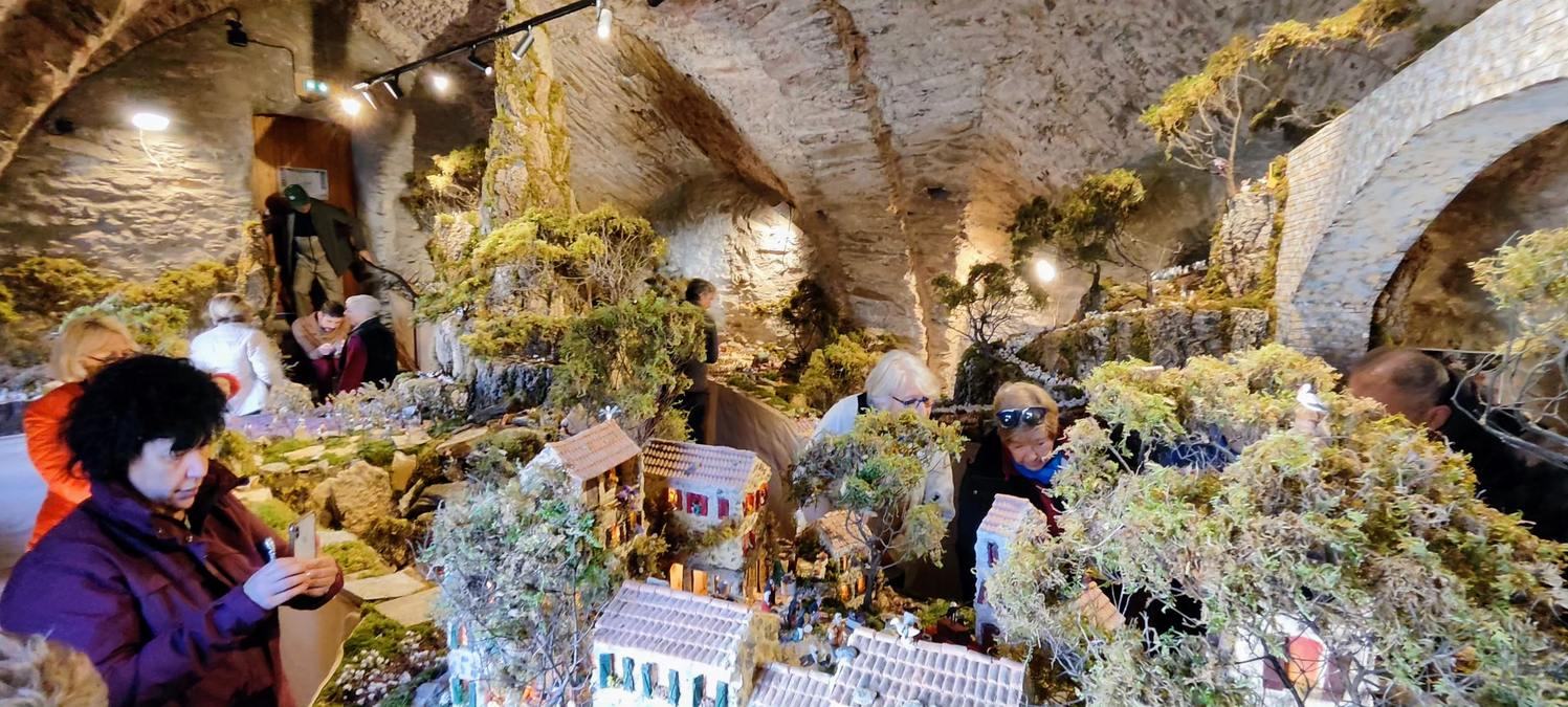 La Garde-Freinet, crèche et Grimaud