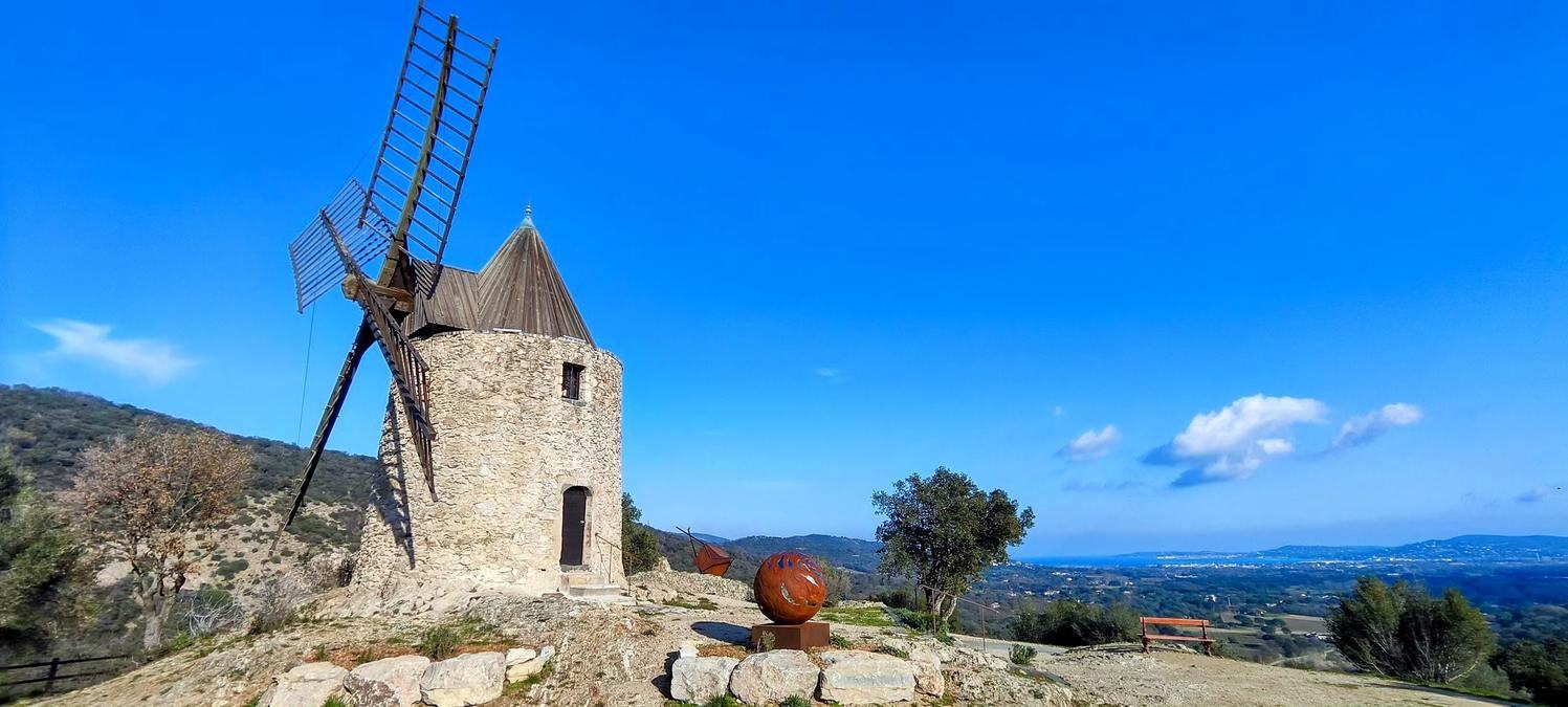 La Garde-Freinet, crèche et Grimaud
