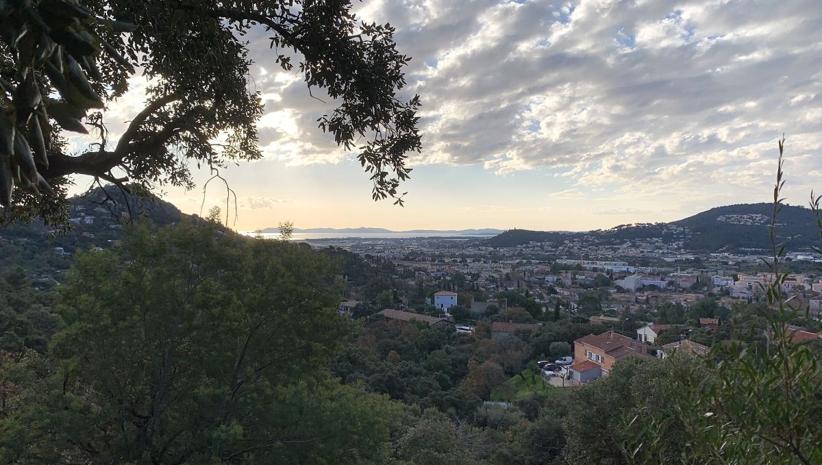 Hyères, les Maurettes et château