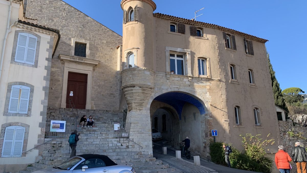 Hyères, les Maurettes et château